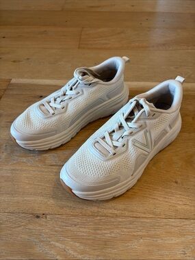 Vionic Cream Walk Max shoes 9.5 wide